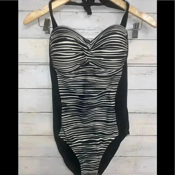 Merona Halter One-piece Swimsuit - Picture 2 of 5